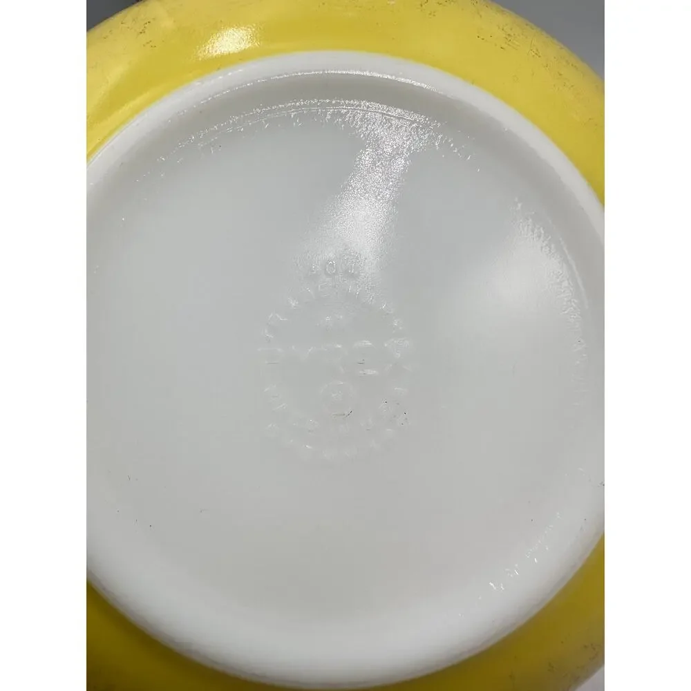 Vintage PYREX Glass #404 Yellow Primary Nesting 4 Qt Mixing Bowl